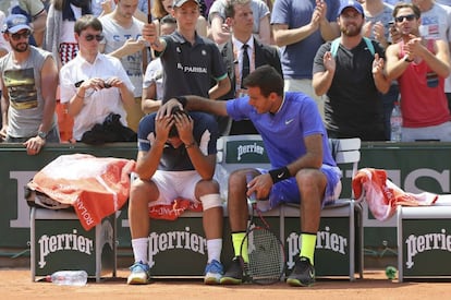 Del Potro consuela a Almagro en la jornada de este jueves.