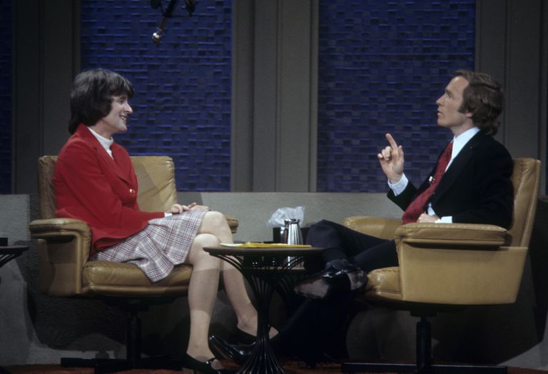 Morris dans le programme Dick Cavett, en 1974, après La publication de «Conundrum» («énigme»).'Conundrum' ('El enigma').