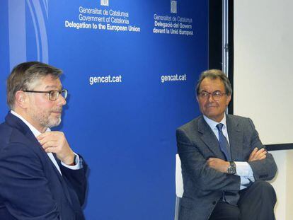 L'expresident de la Generalitat Artur Mas en una xerrada amb el corresponsal europeu i escriptor Jean Quatremer.