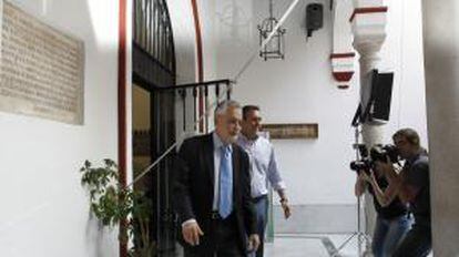 Griñán, a su llegada a la Ejecutiva Regional del PSOE andaluz