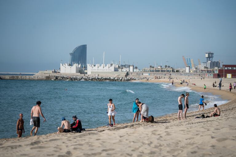 Reapertura de las playas de Barcelona, este viernes.