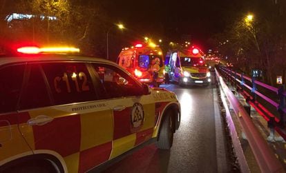 Ambulancias en el lugar donde ha fallecido el motorista.