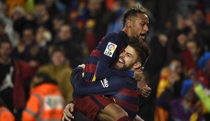 Neymar y Piqué celebran un gol contra el Athletic