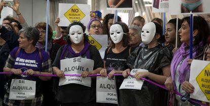 Una protesta contra los vientres de alquiler, en Madrid.