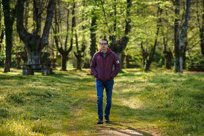 Pello Otxandiano walks through the mountains on the eve of the Basque elections, in an image sent by his party, EH Bildu.