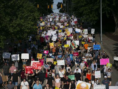 Manifestación contra la sentencia del Supremo sobre el aborto en Raleigh, Carolina del Norte.