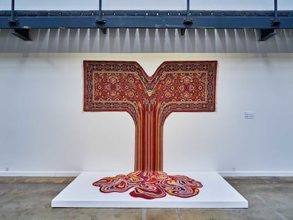 Las alfombras surrealistas de Faig Ahmed emplean las técnicas tradicionales de tejido para los tapices persas.