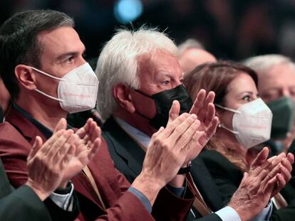 José Luis Rodríguez Zapatero, Pedro Sánchez y Felipe González, en el Congreso Federal del PSOE.