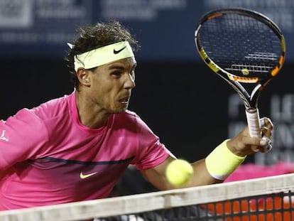 Nadal retorna la pilota a l'uruguaià Pablo Cuevas.
