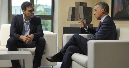 El secretario general del PSOE, Pedro Sánchez, durante un encuentro con el lehendakari Íñigo Urkullu, este julio