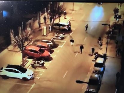 Captura de un vídeo del ataque al retén policial de Mislata, publicado en el twitter del Ayuntamiento.