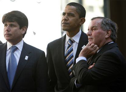 Rod Blagojevich (izquierda), Obama y el alcalde de Chicago, Richard Daley, en abril de 2007.