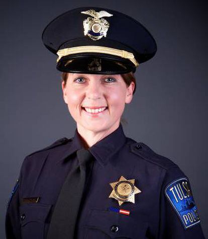 Imagen de l'agent de policia de Tulsa Betty Shelby.