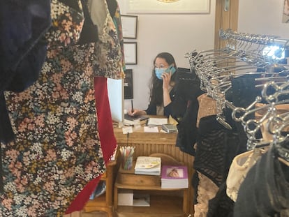 Aline Tran, qui a lancé l''action culottée', ce jeudi dans sa boutique de lingerie à Paris. 