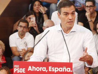 El candidato socialista ironiza con que Rivera le  levante el castigo  a su partido  si se porta bien  mientras pacta con el PP y la ultraderecha