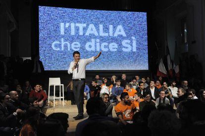 Renzi,. durante un mitin en Milán en noviembre