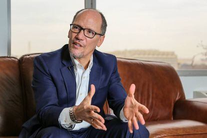 El presidente del Comite Nacional Demócrata, Tom Pérez, en su despacho de Washington.