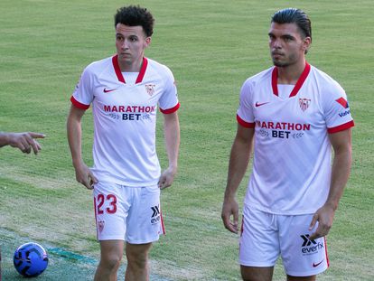 Idrissi y Rakik posan en el estadio Sánchez Pizjuán, este lunes.
