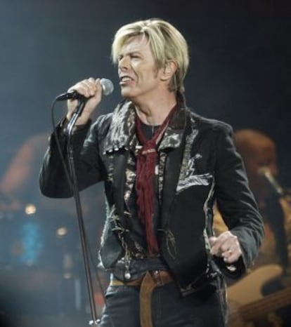 David Bowie, en un concierto en Nueva York el 15 de diciembre de 2003.