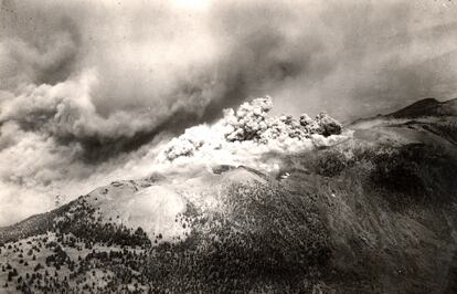 Erupción del volcán de San Juan en 1949 cerca de Fuencaliente (La Palma).