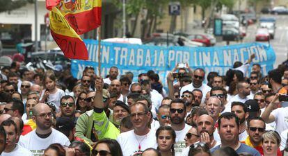 Militares concentrados junto al Ministerio de Defensa en demanda de sus derechos.