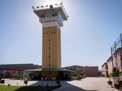 Torre de vigilancia del centro penitenciario de Huelva, en una imagen de archivo.