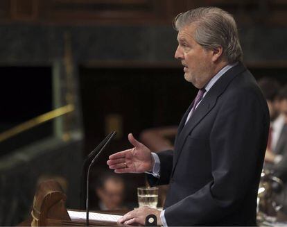 El ministro de Educación, Íñigo Méndez de Vigo, en el pleno del Congreso.