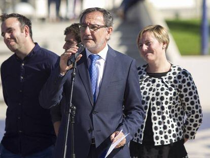 El rector de la Jaume I, Climent, y Salvador, consejera de Infraestructuras, reclaman el Cercan&iacute;as de Castell&oacute;n a Valencia.