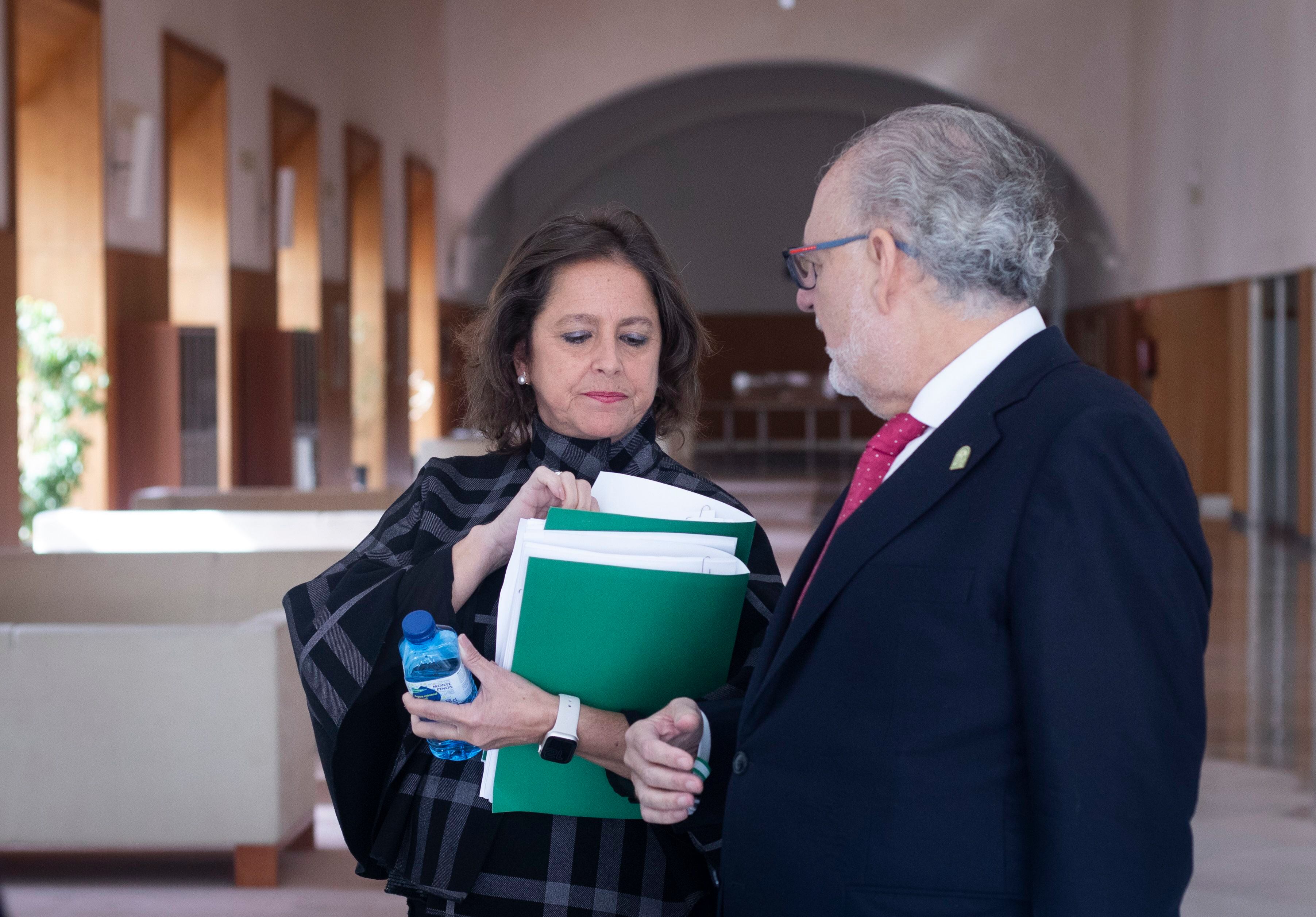 La oposición pide a Antifraude que investigue el fichaje del exviceconsejero andaluz de Salud por una aseguradora