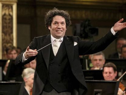  Dudamel, dirigiendo la filarmónica de Viena.