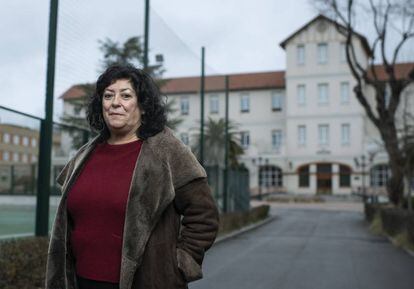 Almudena Grandes, en el hospital psiquiátrico San Juan de Dios de Ciempozuelos (Madrid), lugar donde transcurre su última novela, 'La madre de Frankenstein', en enero de 2020.