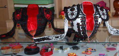 Los dos trajes de luces que la sastrería confeccionó para Madonna.