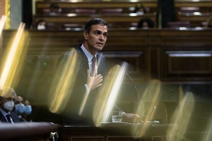 El presidente del Gobierno, Pedro Sánchez, interviene en la segunda sesión del debate de moción de censura presentada por Vox, este jueves en el Congreso.