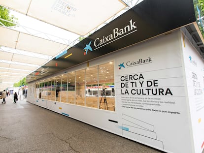 Stand de CaixaBank en la Feria del libro de Madrid