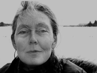 La escritora canadiense Anne Carson. En vídeo, varios poetas españoles leen sus poemas en castellano.