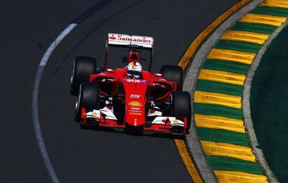 El Ferrari de Vettel, en los entrenamientos de Melbourne.