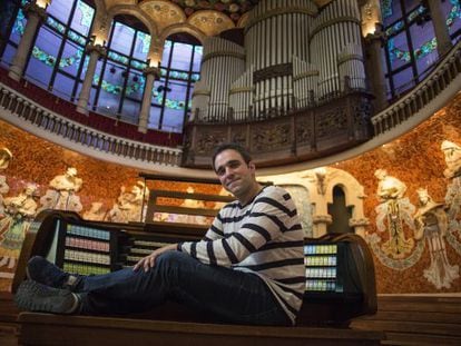 Juan de la Rubia, frente al &oacute;rgano del Palau de la M&uacute;sica. 