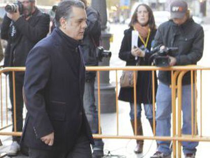 C&aacute;ndido Herrero, de Orange Market, a su llegada al juicio.