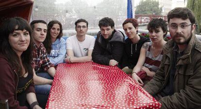 Los organizadores del Grupo de Acción Sindical junto a trabajadores en Berlín.