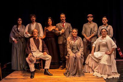 El elenco de actores de '1941. Bodas de Sangre', dirigida por Jorge Eines.