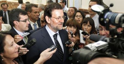El presidente del Gobierno, Mariano Rajoy, en el pasillo del Congreso. 