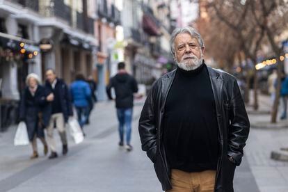 El escritor Alfredo Conde en el centro de Madrid.