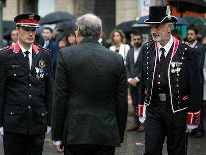 Quim Torra saluda al comisario jefe de los Mossos, Eduard Sallent, el pasado 11 de septiembre.