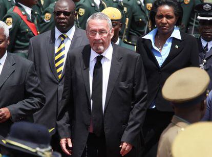 El presidente interino de Zambia, Guy Scott, el lunes, en una recepci&oacute;n en Zimbabue, cuando a&uacute;n era vicepresidente. 