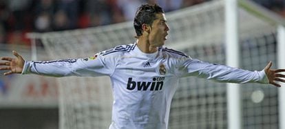 Cristiano celebra un gol al Mallorca el 6 de mayo de 2010./AFP