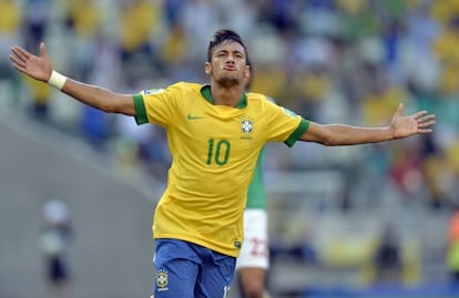 Neymar celebra un gol contra M&eacute;xico el mi&eacute;rcoles.