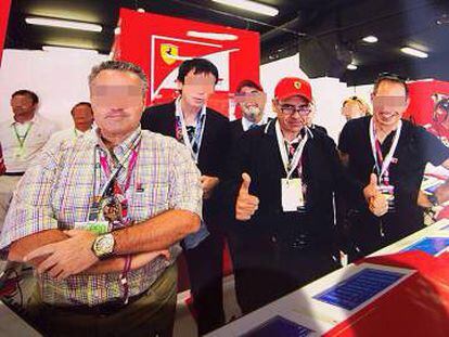 De Alfonso, en el box de Ferrari del circuit de Montmeló, en un gran premi de Fórmula 1.