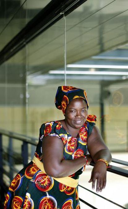 Esther Madudu, comadrona en Uganda, quiere reducir la mortalidad materna.