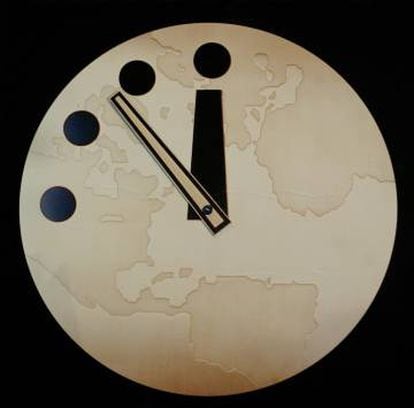 El Reloj del Apocalipsis es un reloj simbólico mantenido desde 1947 por la Universidad de Chicago. Cuanto más se acerca a las doce de la noche, mayores son las amenazas globales.