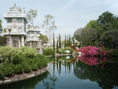 &#039;Pond&#039;, fotograf&iacute;a de Thomas Struth tomada en Disneyland. 